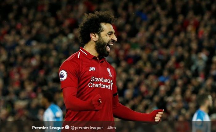 Penyerang Liverpool, Mohamed Salah, merayakan gol yang dicetak ke gawang Huddersfield Town dalam laga Liga Inggris di Stadion Anfield, Jumat (26/4/2019).