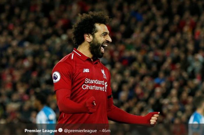 Penyerang Liverpool, Mohamed Salah, merayakan gol yang dicetak ke gawang Huddersfield Town dalam laga Liga Inggris di Stadion Anfield, Jumat (26/4/2019).