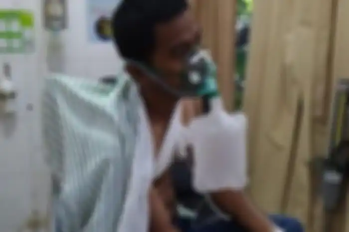 Sunardi pengemudi ojek online saat dirawat di rumah sakit, Jumat (14/12/2018). Sunardi menjadi korban penikaman saat jemput penumpang di 9 ULU.