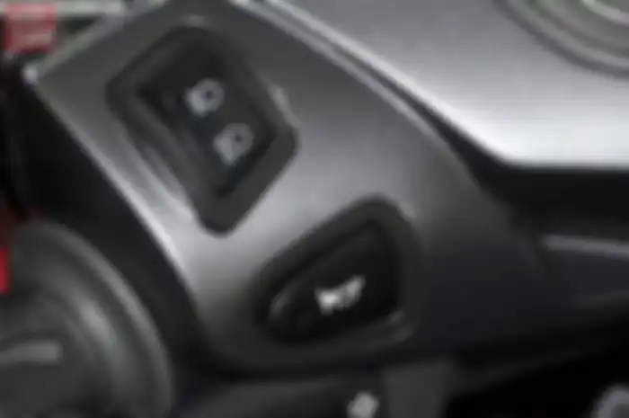 Cek klakson motor, kalau dibiarkan mati bisa kena denda Rp 250 ribu atau penjara.