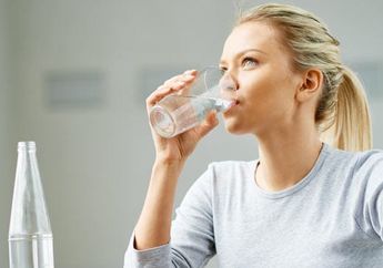 Biasakan Minum Air Putih Hangat Setiap Pagi Saat Perut Kosong, Rasakan 5 Manfaat Luar Biasanya