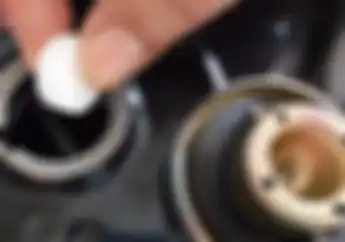 Masih Nekat Masukin Kapur Barus ke Tangki Motor Buat Naikin Oktan? Ternyata Efeknya Ngeri Banget