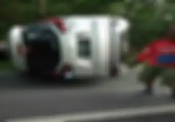 Tragis, Adu Banteng Xpander Lawan Honda BeAT, Pemotor Tewas Tersangkut di Pohon