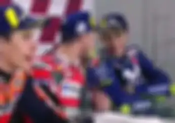 Terciduk.. Rossi dan Dovizioso Tertangkap Kamera Ngomongin Marquez Saat Presscon