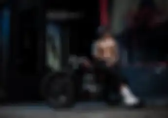 Ditengah Kesibukan, Jerinx SID Ternyata Demen Naik Motor Matic dan Retro