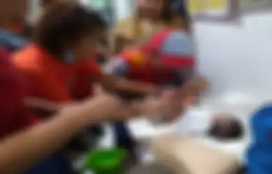 Seorang Bayi Malang Dibuang di Luar Restoran, Pelayan Wanita Ini Lakukan Tindakan yang Tak Terduga