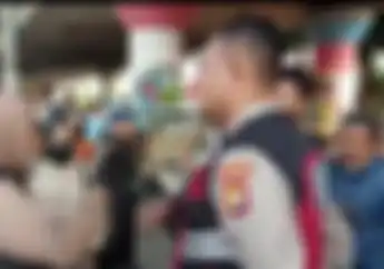 Tak Terima Ditegur Polisi, Mahasiswi Gigit Polisi dan Coba Rebut Senjata Api
