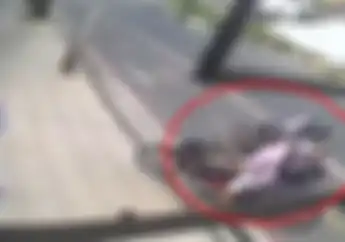 Kapok! Video Begal Motor Ditembak Oleh Pengendara Mobil Yang Lewat Saat Sedang Beraksi 