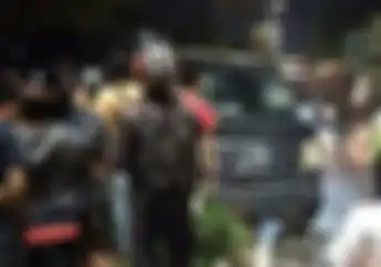Ratusan Motor di Surabaya Mendadak Mengejar Toyota Alphard, Kenapa Nih?