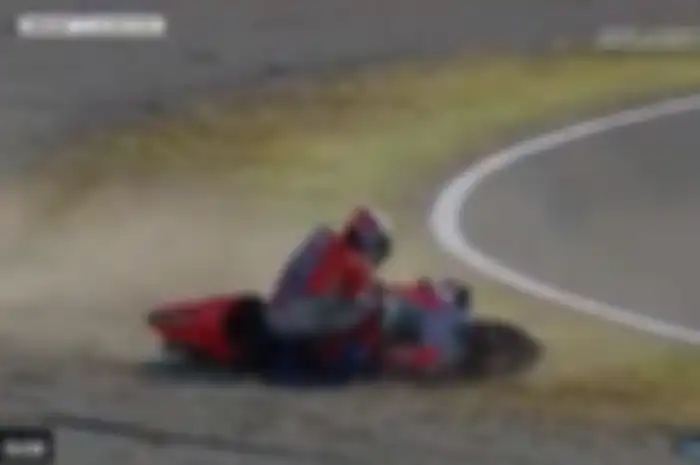 Andrea Dovizioso terjatuh jelang 2 lap terakhir