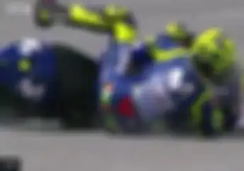 Video Detik-detik Valentino Rossi Terjatuh di MotoGP Malaysia