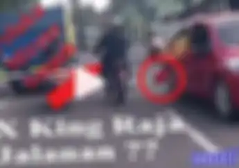 Pemotor Tampar Spion Mobil Sampai Patah, Pakar Safety Riding Ungkap Sebabnya