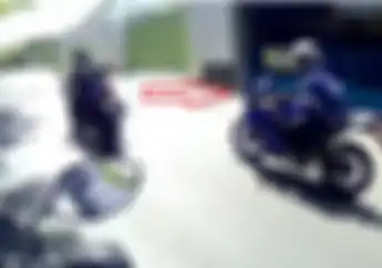Kejadian Ini Sungguh Aneh.. Setelah Salip Honda Supra, Yamaha R15 Langsung Rebah Sejadi-jadinya