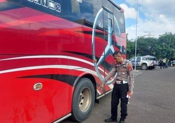 Viral, Bocah di Cilegon Terekam CCTV Tewas Terlindas Bus Usai Minta Klakson Telolet, Polisi: Kakinya Terjerat Ban Mobil Belakang