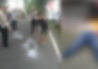 Tabanan Gempar, Pemotor Tewas Menabrak Mobil Sampai Terpental, Akibat Menyalip Sembarangan