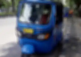 Mengejutkan... Ojek Online Ditolak MK Sebagai Transportasi Umum, Bajaj Dinilai Lebih Tepat
