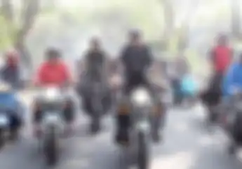 Tambah Lagi Pejabat yang Main Motor, Gayanya Enggak Kalah Sama Dilan