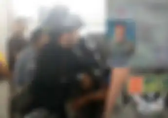 Anggi, Petugas SPBU wanita Yang Ditendang Oknum TNI Bapaknya Juga Seorang TNI