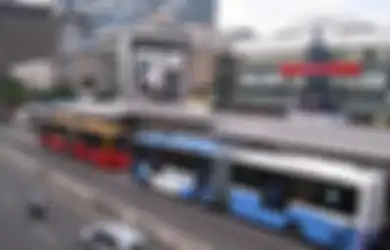 Bangkai Bus Transjakarta Berkumpul di Ciputat. Foto-foto Ini Buktinya
