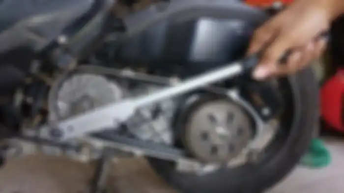 ahrus pakai alat kunci torsi