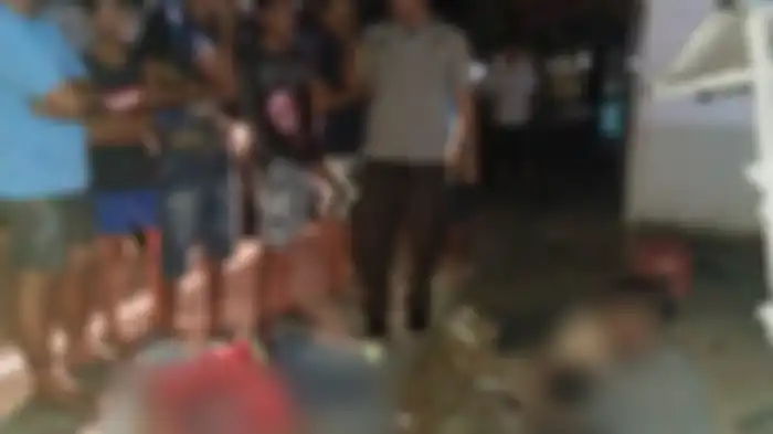 Tiga pemuda dilarikan ke Rumah Sakit Sity Mariam oleh anggota Polsek Tuminting, Senin (16/7/2018) setelah sepeda motor Honda Beat warna putih hitam pelat DB 3506 FQ yang dikendarainya menabrak pembatas jalan di dekat Lapas Kelas II A Manado. 