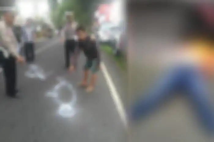 Polisi melakukan olah TKP di Jalan Raya Denpasar-Singaraja