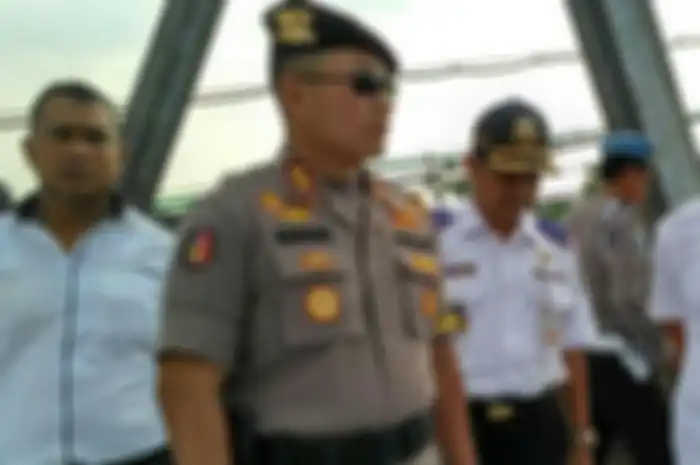 Kapolres Tuban AKBP Nanang Haryono didampingi anggota mengecek jalur Pantura. 