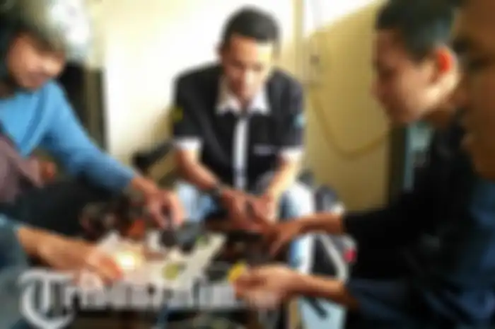 Mahasiswa Universitas Jember ciptakan helm pengusir ngantuk