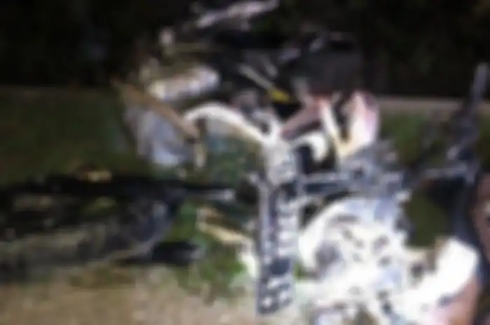 Sebuah kecelakaan lalulintas (lakalantas) antara sepeda motor dan mobil truk terjadi di wilaya Sumba