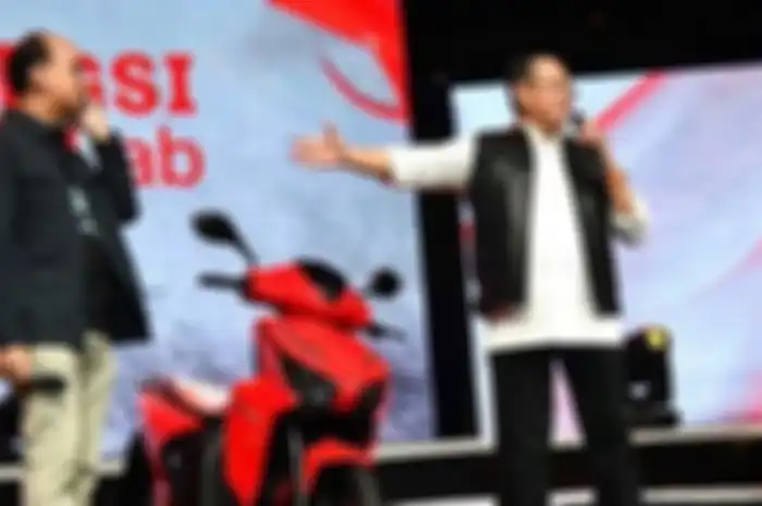 Motor listrik yang bertanda tangan Presiden Joko Widodo saat dilelang dan telah dibeli dengan harga Rp 2,55 miliar 