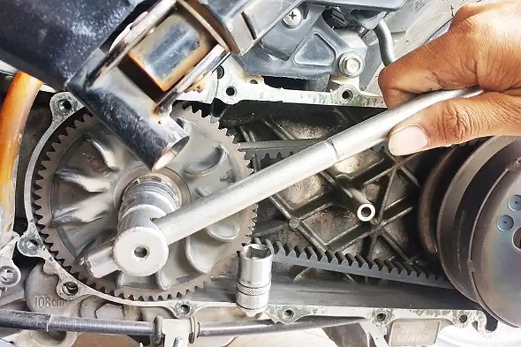 Jangan Sembarangan, Begini Tips Buka Pulley Depan Motor Matic, Awas Crankcase Pecah