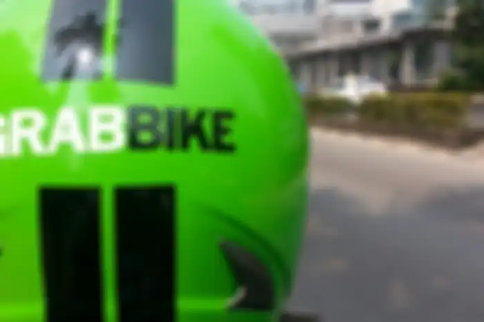 Ilustrasi pengendara Grab Bike masuk kedalam got.