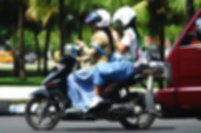 Berkendara main HP