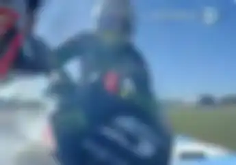 Video Detik-detik Johann Zarco Terpelanting Setelah Tabrak Motor Marc Marquez