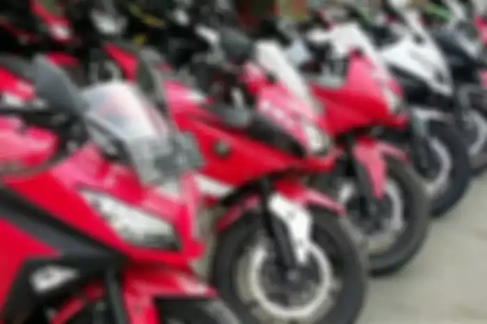 Ilustrasi dealer motor bekas yang menjual Kawasaki Ninja 250.