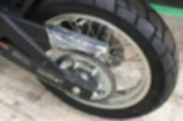 Ilustrasi ban motor besar