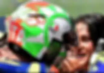 Tertangkap Basah.. Pacar Baru Valentino Rossi Muncul di MotoGP Italia, Intip Fotonya