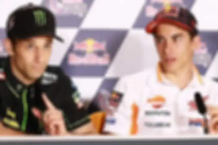 Marc Marquez (kanan) dan Johann Zarco (Kiri)