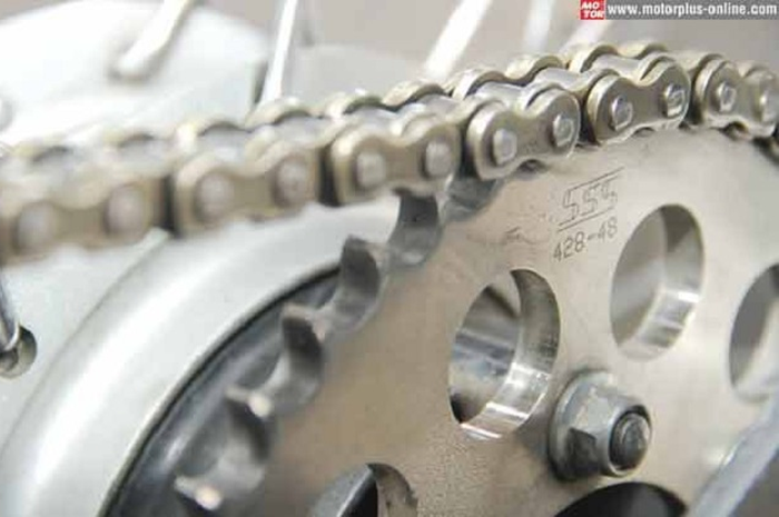Perawatan rantai motor ternyata cukup simpel