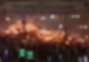 Jalur Puncak Membara, Ribuan Warga Bawa Api SebagaiTanda! Lihat Videonya