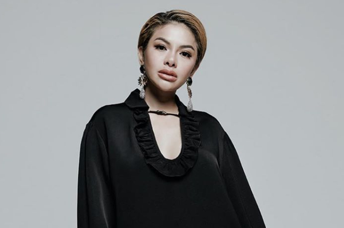 Bak Kibarkan Bendera Perang, Nikita Mirzani Mendadak Mencak-mencak Hingga Sindir Habis-habisan Youtuber Wanita yang Dituding Tak Punya Etika: Elo Pikir Elo Siapa?
