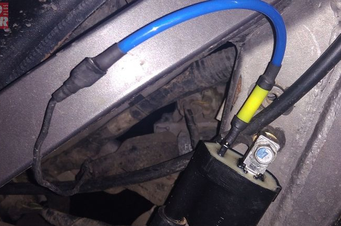 Kabel Setan, Accent Wire