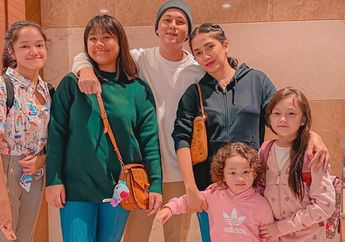 Dapat Kejutan Istimewa dari Putri Sulung Saat Ulang Tahun ke-39, Ussy Sulistiawaty Terharu Hingga Ucap Rasa Syukur: Betapa Beruntungnya Aku..