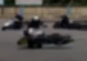 Video Tackle Paling Sangar di Road Race, Sok Depan Sampai Patah!