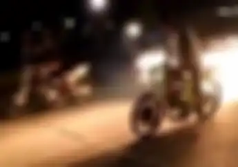 Terulang Lagi, Viral Video Rombongan Pembalap Liar Dihajar Truk Saat Tutup Jalan