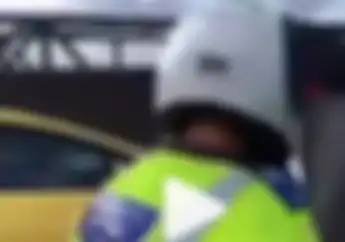Berani-beraninya Kepala Polisi PJR Ditoyor, Simak Video Aksi Kurang Ajar Biker Satu Ini