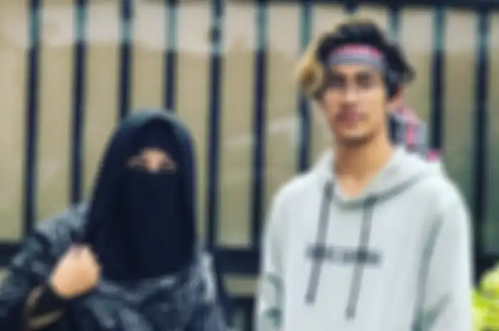 Umi Pipik dan putra sulungnya, Abidzar