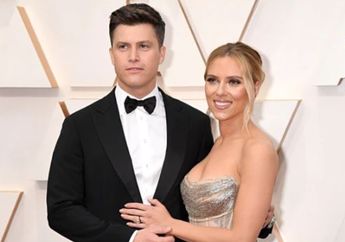 Bak Film Komedi Romantis, Colin Jost Beberkan Kisah Pertemuan Pertamanya dengan Sang Calon Istri, Scarlett Johansson!