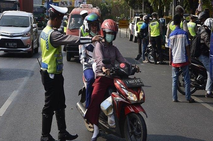 Waspada Operasi Zebra 2020 bakal digelar 14 hari, melawan arus dan gak pakai helm langsung ditilang.
