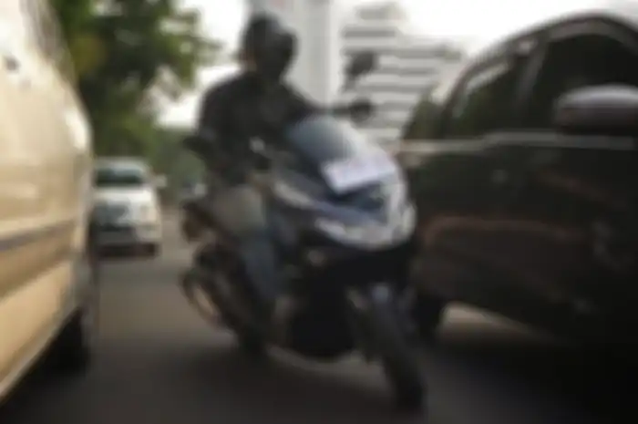 Honda PCX Hybrid masih bisa dibawa selap-selip di jalan padat